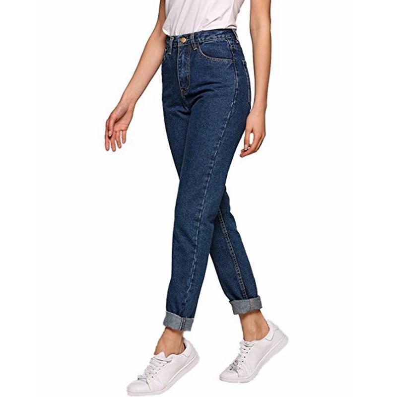 Granatowe jeansy damskie mom fit z wysokim stanem, zapewniające komfort i modny miejski styl na co dzień.