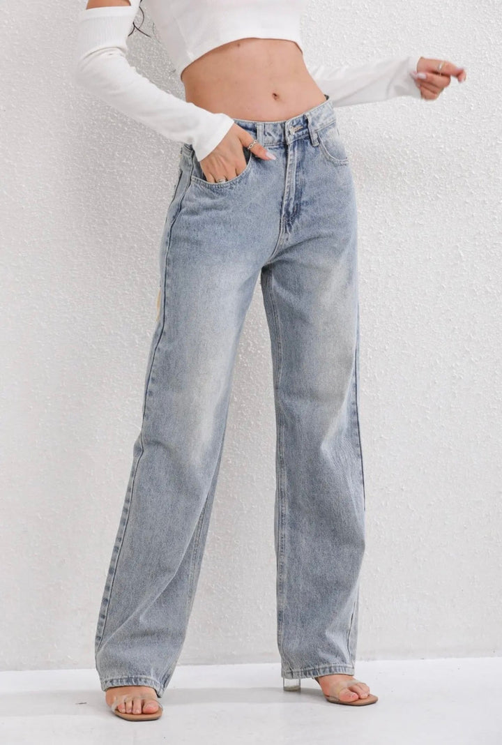 Modne i wygodne jeansy damskie Mom Fit z wysokim stanem, must-have na wiosnę i lato, dla każdej kobiety.