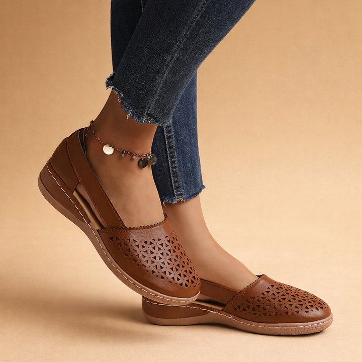 Lekkie damskie buty slip-on Julian. Wygodne obuwie spacerowe z modnym ażurem.