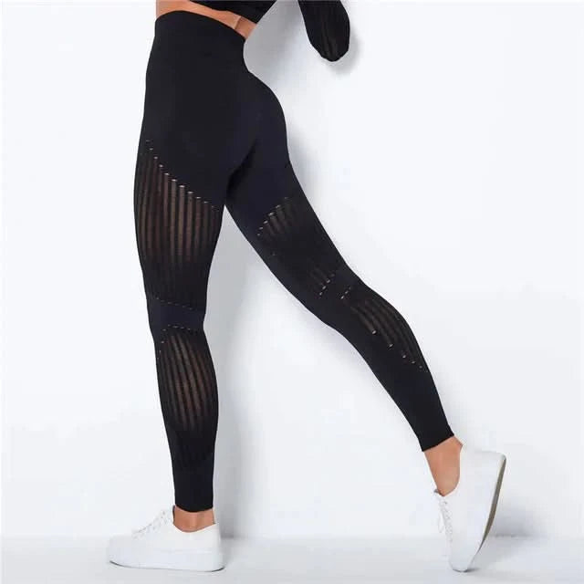 Elastyczne legginsy damskie ShapeFit. Wygładzające skórę i wspierające mięśnie. Komfortowe do ćwiczeń fitness.
