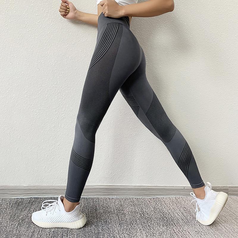 Legginsy damskie sportowe, wysoki stan, bezszwowe, z subtelnym geometrycznym wzorem, do jogi, fitnessu i biegania.