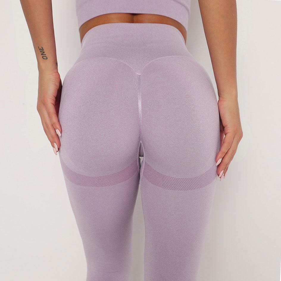 Sportowe legginsy damskie do fitnessu i treningu, z efektem push up i wysokim stanem.