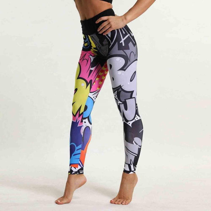Damskie legginsy sportowe z komiksowym nadrukiem, idealne na trening. Wysoki stan, czarne.