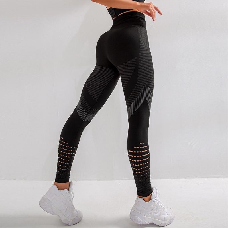 Oddychające damskie legginsy fitness z wycięciem i wysokim stanem. Wygodne do treningu i aktywności.