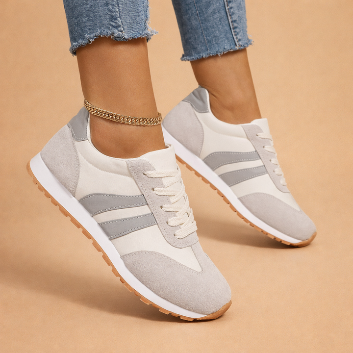 Szare damskie buty sportowe z niebieskimi akcentami. Lekkie i komfortowe, idealne na co dzień.