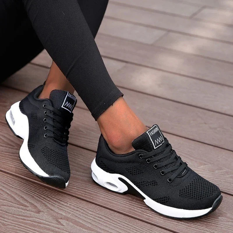 Wygodne damskie buty sportowe, lekkie i stylowe. Nowoczesne sneakersy do miejskich stylizacji.