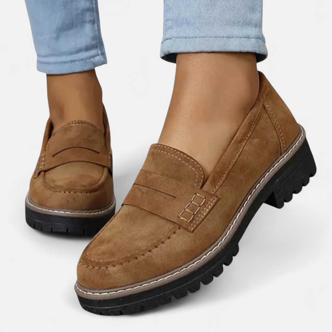 Modne damskie mokasyny z grubą podeszwą. Wygodne buty wsuwane, idealne do eleganckich i casualowych zestawów.