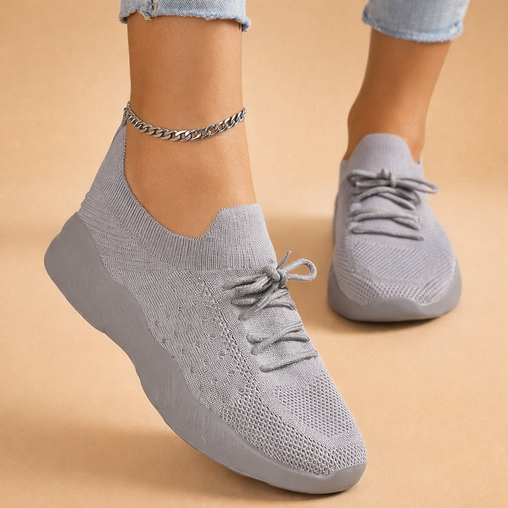 Lekkie damskie trampki slip-on z oddychającej tkaniny, doskonałe na wiosnę i lato. Wygodne obuwie casual do prania w pralce.