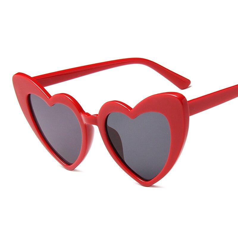 Modne damskie okulary serca retro dla kobiet, idealne do letnich stylizacji.