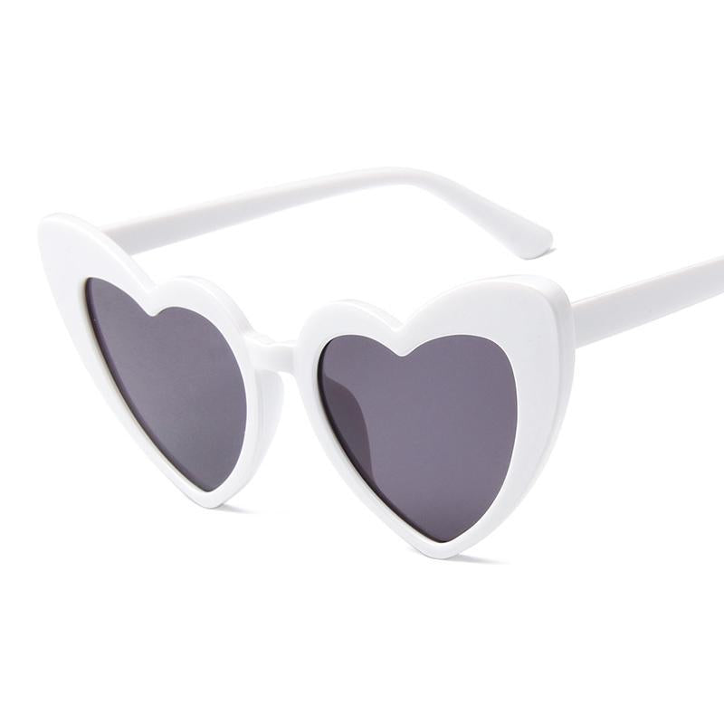Kolorowe damskie okulary przeciwsłoneczne serca retro, dodatek do modnej stylizacji.