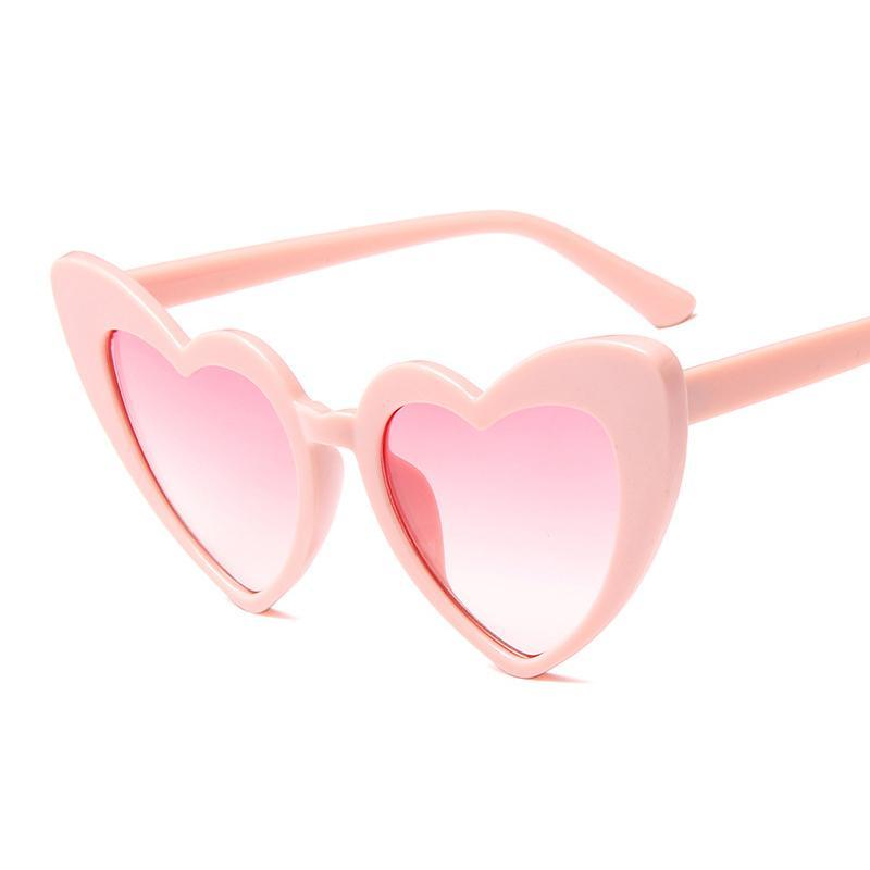 Damskie okulary serca retro, zapewniające skuteczną ochronę przeciwsłoneczną.