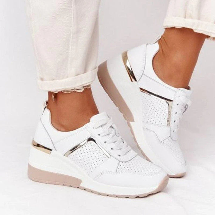 Damskie ortopedyczne sneakersy na koturnie, zapewniające komfort i wsparcie dla stóp przez cały dzień.