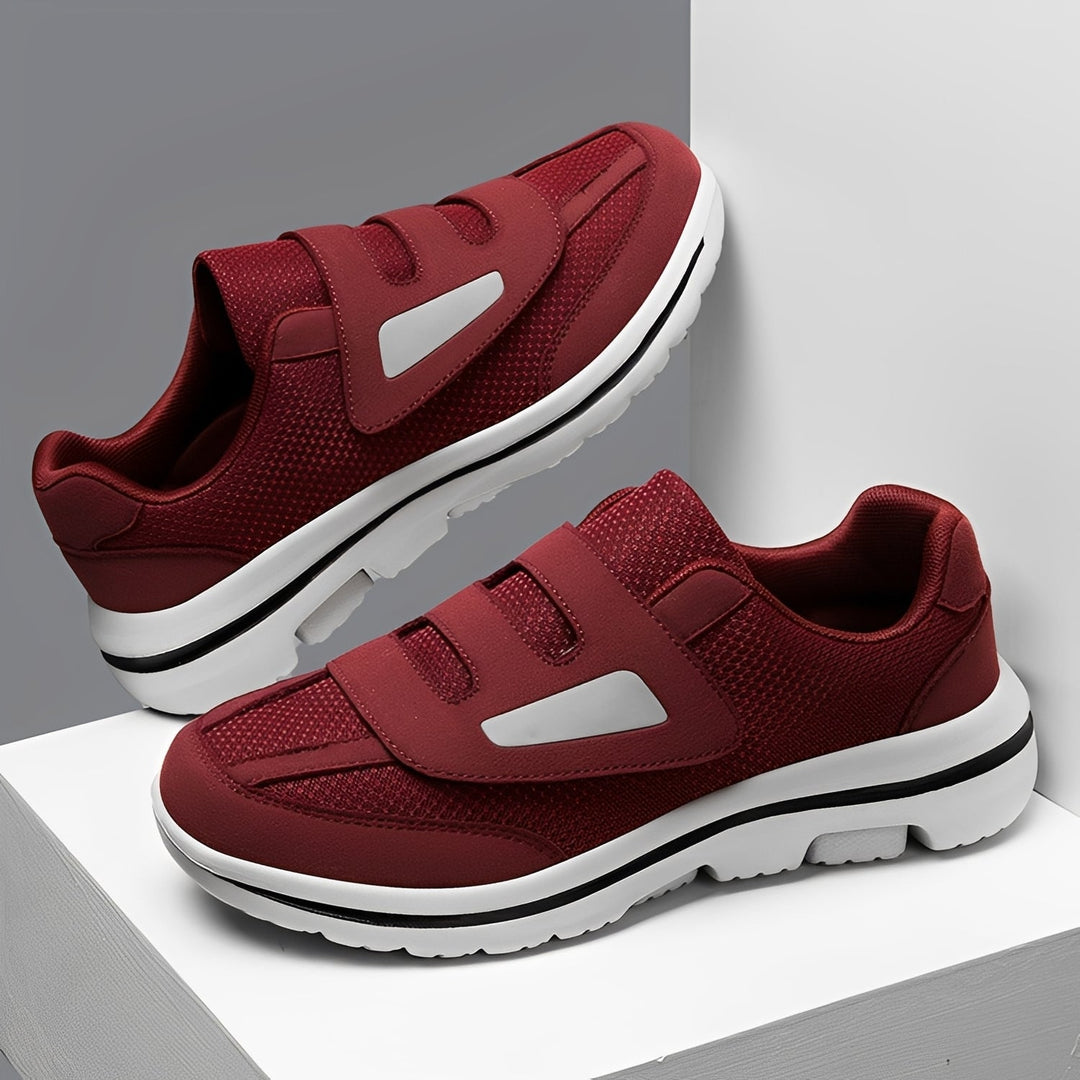 Modne płaskie buty damskie z charakterystyczną białą podeszwą. Komfortowy styl casual na co dzień.