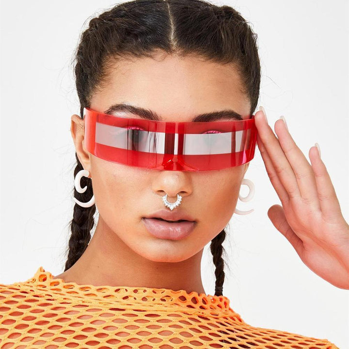Stylowe prostokątne okulary przeciwsłoneczne dla kobiet. Modny akcent do letnich outfitów, uniwersalne.