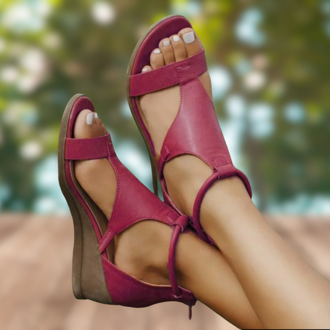 Kolorowe sandały damskie casual na koturnie, z miękką wkładką ortopedyczną dla komfortu stóp latem.