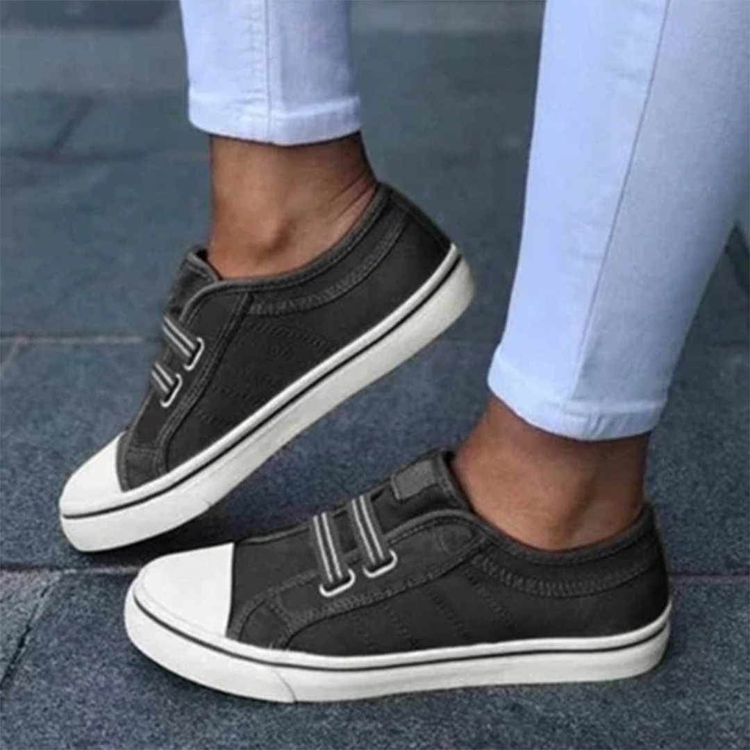 Damskie slip-on sneakersy Audrey, wygodne buty na co dzień. Modne casualowe obuwie, idealne na wiosnę, lato i jesień.