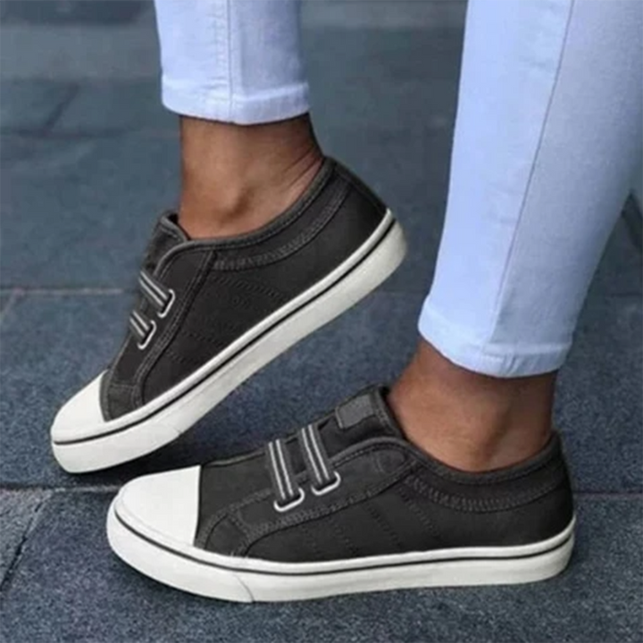 Damskie slip-on sneakersy Audrey, wygodne buty na co dzień. Modne casualowe obuwie, idealne na wiosnę, lato i jesień.