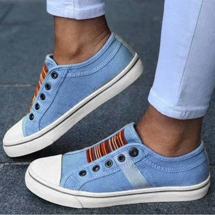Wygodne damskie sneakersy slip-on Audrey, łatwe do włożenia. Komfortowe obuwie casualowe na co dzień dla kobiet.