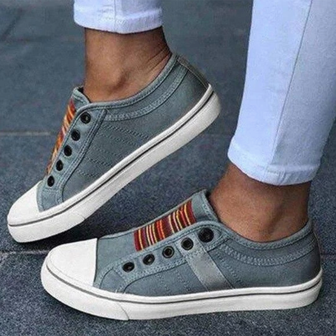 Modne damskie sneakersy Audrey, stylowe buty slip-on. Idealne do casualowych stylizacji wiosennych i letnich.