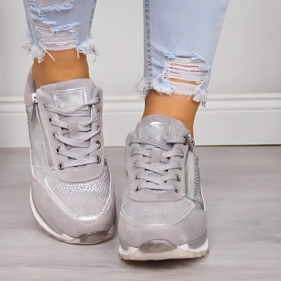 Eleganckie damskie sneakersy ComfortFit Furivica, uniwersalny design do wielu stylizacji. Obuwie sportowe.