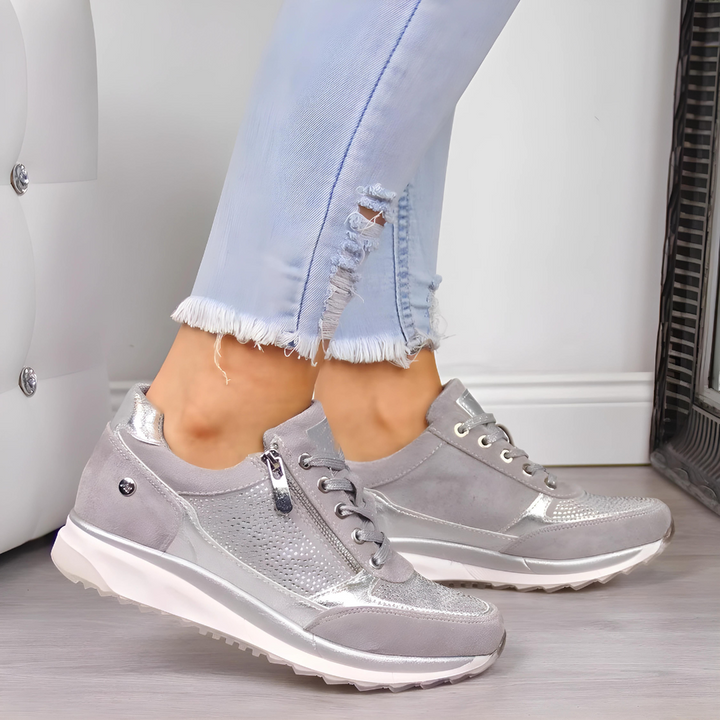 Stylowe sneakersy damskie ComfortFit Furivica, perfekcyjne połączenie mody i wygody. Idealne obuwie na co dzień.