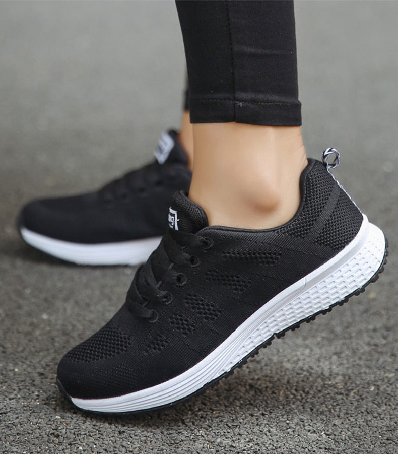 Dynamiczne damskie sneakersy, lekkie i wygodne. Stworzone dla aktywnych kobiet ceniących komfort.