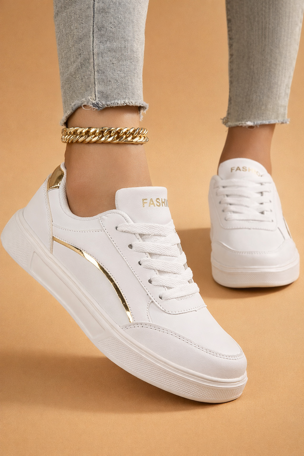 Czarne komfortowe buty damskie na platformie, sznurowane, modne obuwie casual do codziennego noszenia.