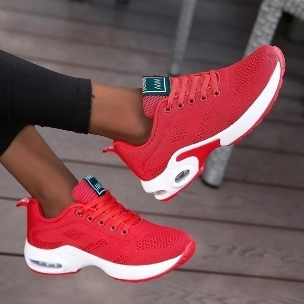 Damskie sneakersy sportowe, białe, wygodne i lekkie, idealne na co dzień oraz spacery.