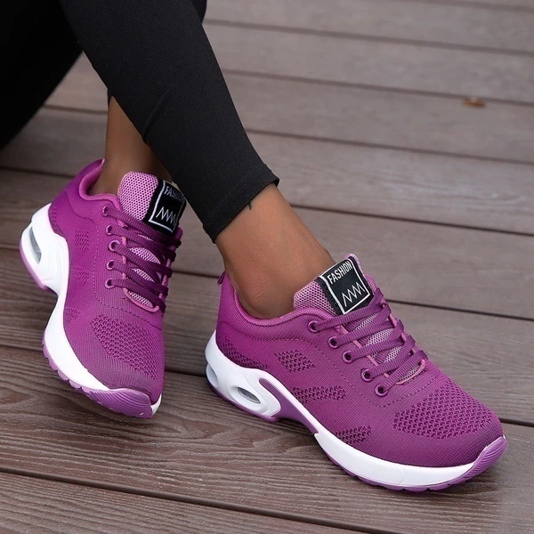 Stylowe damskie sneakersy sportowe, nowoczesny design, komfortowe obuwie na aktywność.