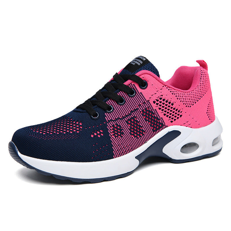Przód damskich sneakersów: minimalistyczny design, uniwersalne obuwie do sportowych i codziennych stylizacji.