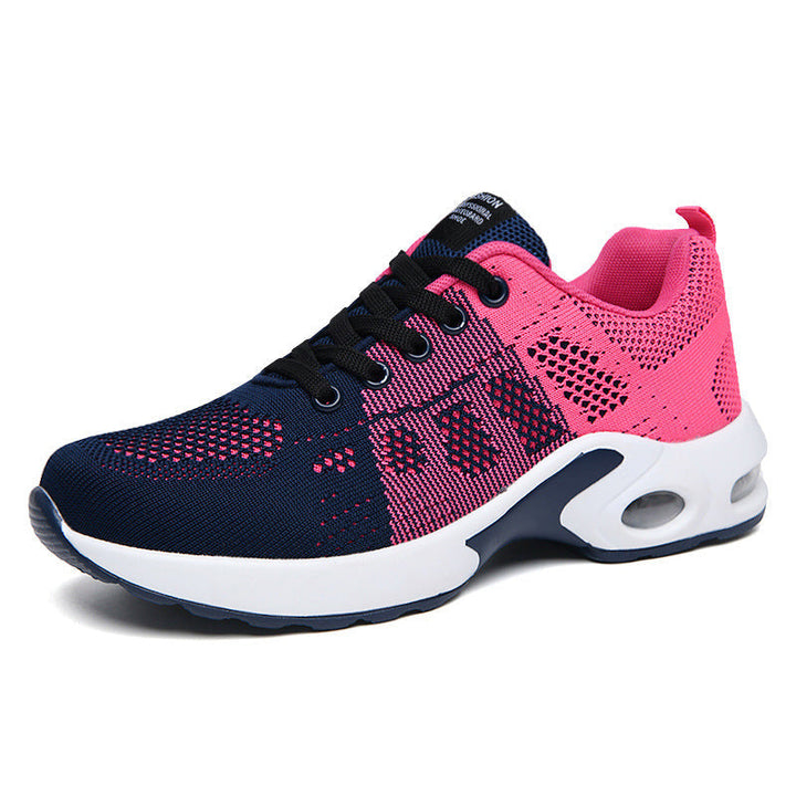 Przód damskich sneakersów: minimalistyczny design, uniwersalne obuwie do sportowych i codziennych stylizacji.