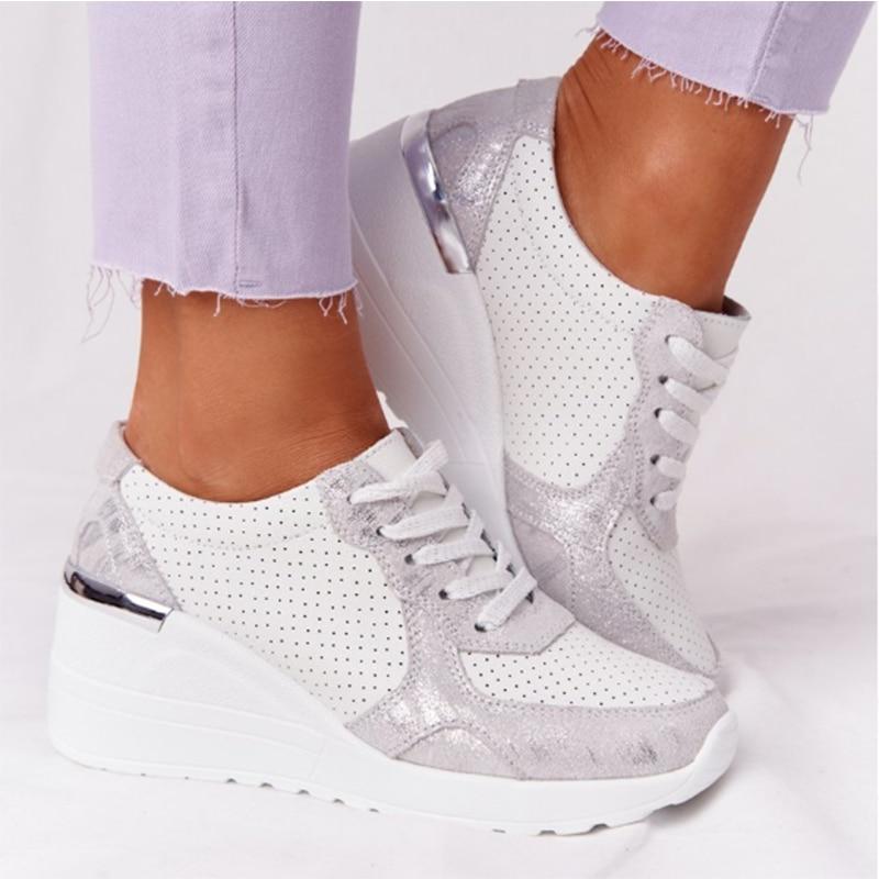 Oddychające damskie sneakersy z elastyczną podeszwą. Modne i wygodne buty do codziennych stylizacji.