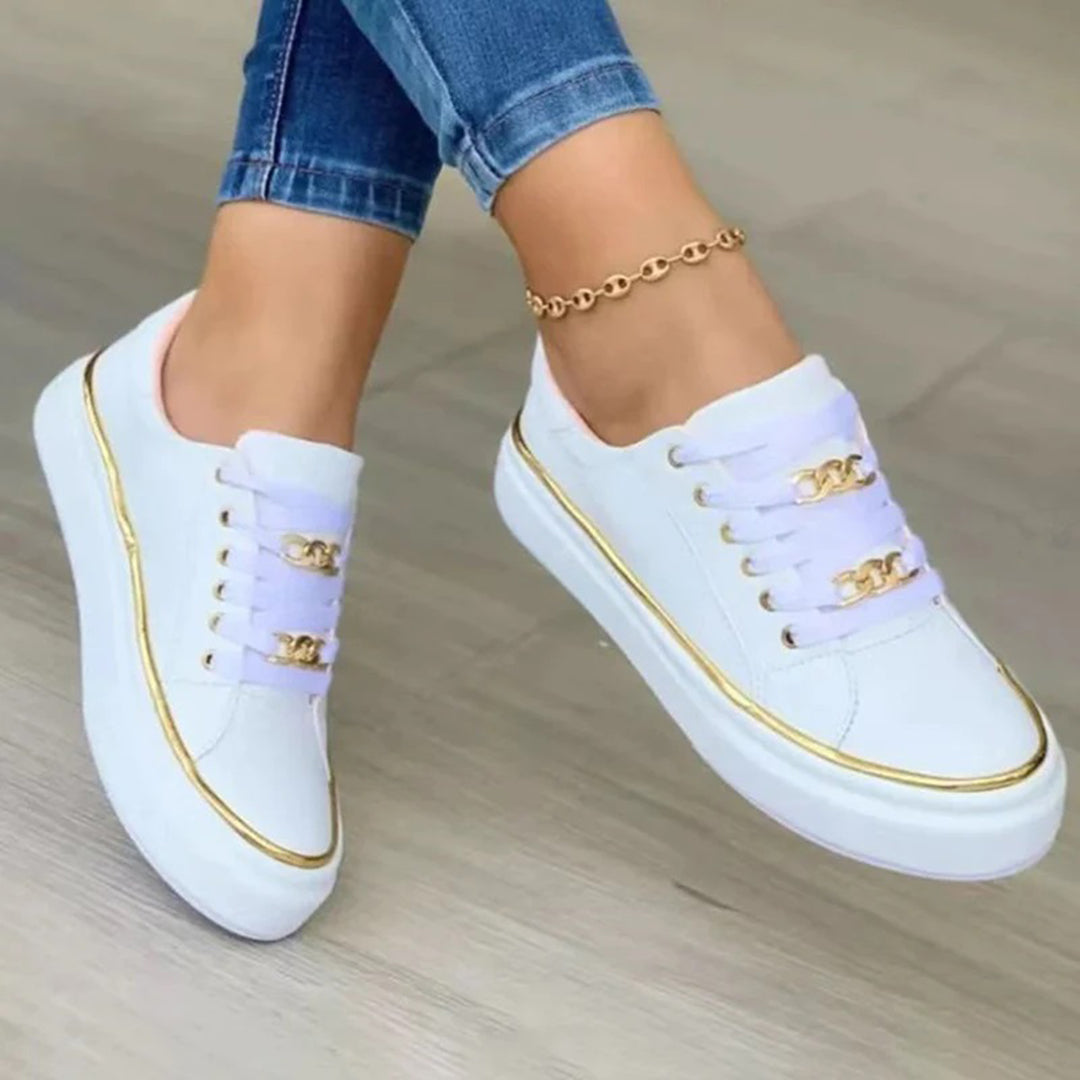 Wygodne damskie sneakersy na zimę z ozdobnym łańcuszkiem. Eleganckie i casualowe obuwie jesienne.