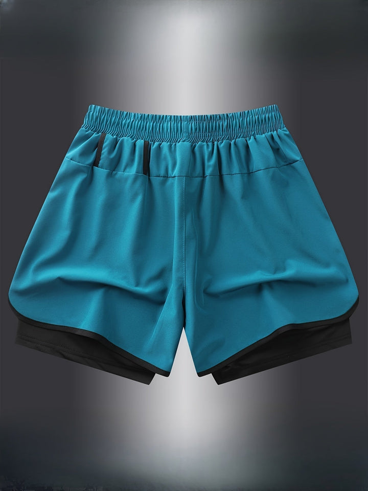 Zbliżenie na unikalny geometryczny wzór przewiewnych damskich spodenek sportowych. Modny design.