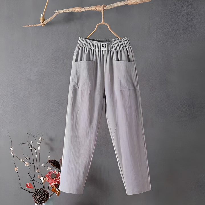 Komfortowe damskie spodnie casual z prostymi nogawkami. Idealne do noszenia na co dzień. Moda damska.