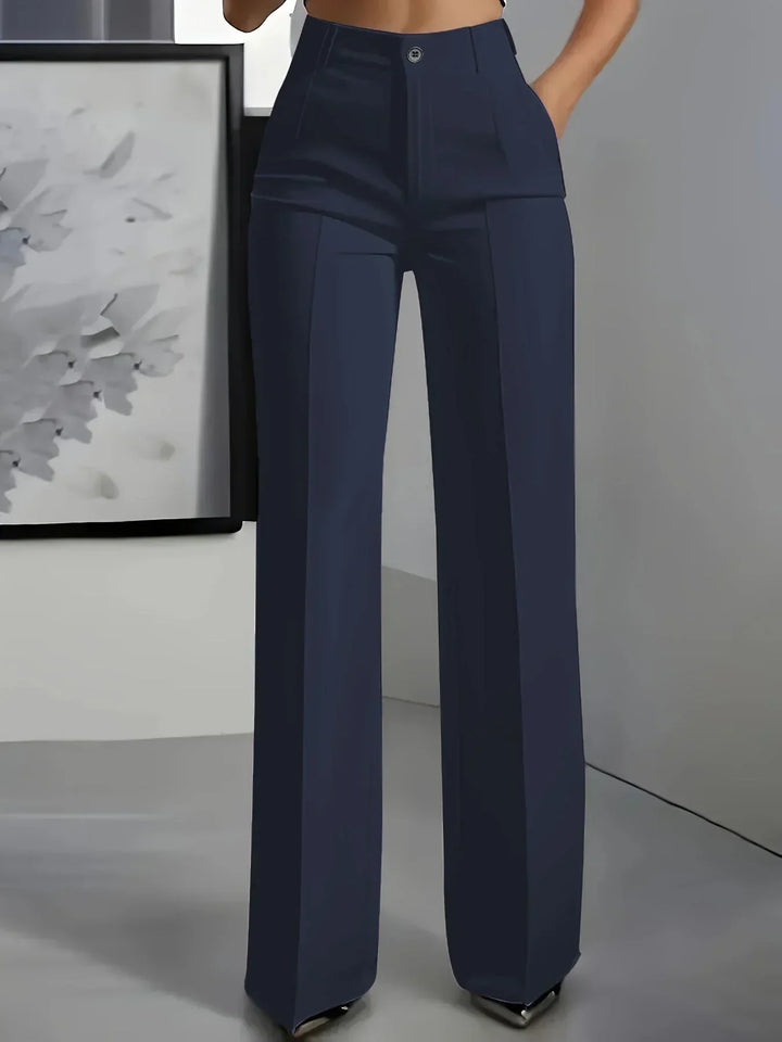 Wygodne spodnie damskie Smart z szerokimi nogawkami. Uniwersalny model do casualowych i eleganckich zestawów.