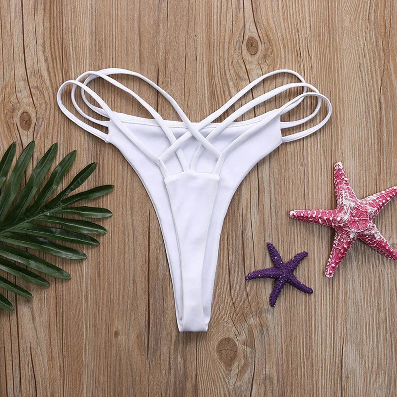 Seksowne damskie stringi kąpielowe z paskami. Komfortowe bikini na lato i plażę, ochrona UV.