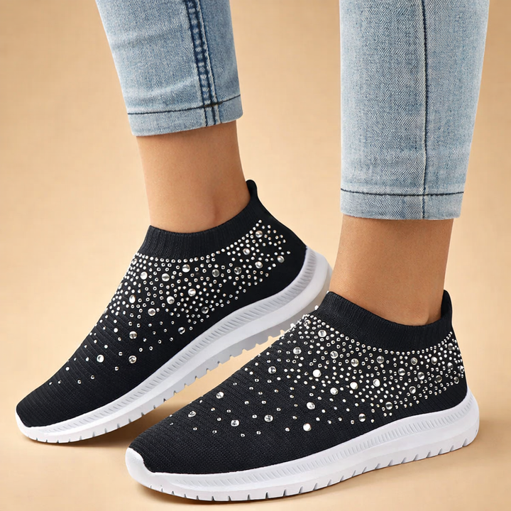 Modne wsuwane trampki damskie z kryształkami. Komfortowe sneakersy dla kobiet, na każdą okazję.