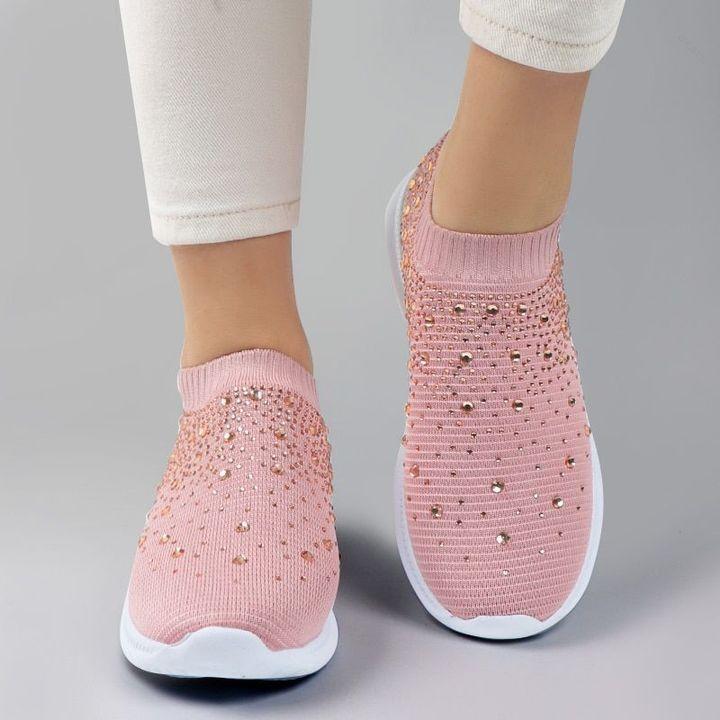 Komfortowe damskie sneakersy wsuwane ortopedyczne, czarne, z amortyzacją. Modne obuwie na zdrowie stóp.