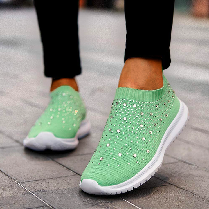 Wygodne damskie sneakersy wsuwane z ortopedyczną wkładką. Czarne, idealne dla zdrowych stóp i komfortu chodzenia.