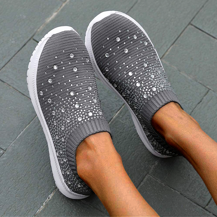 Oddychające damskie sneakersy ortopedyczne, wsuwane, beżowe. Modne i wygodne buty sportowe na co dzień.