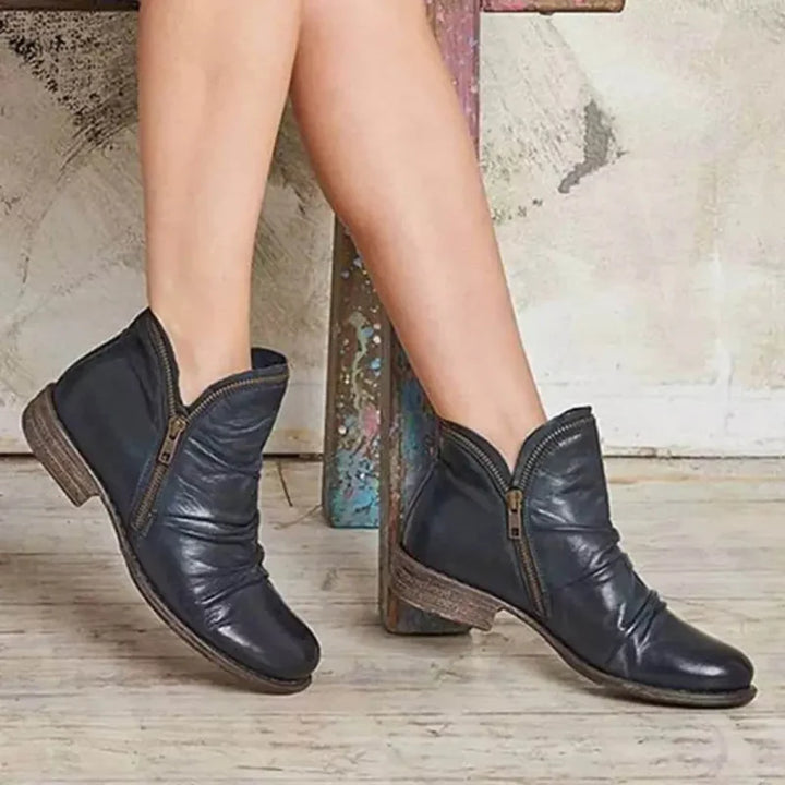 Zbliżenie na ukośny zamek w damskich botkach, buty zimowe