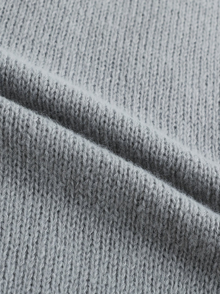 Stylowy męski bezrękawnik sweter z dekoltem w serek z bliska