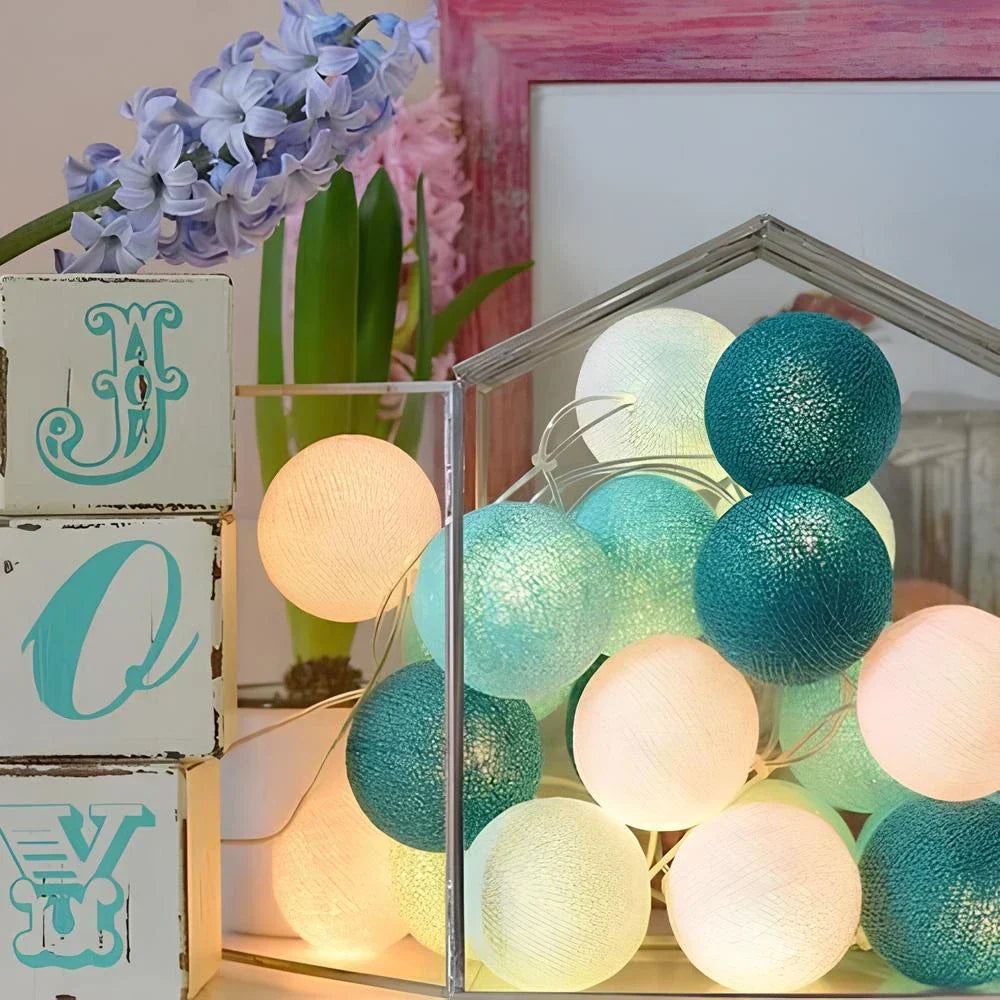 Girlanda z lampek LED cotton balls w aranżacji skandynawskiej
