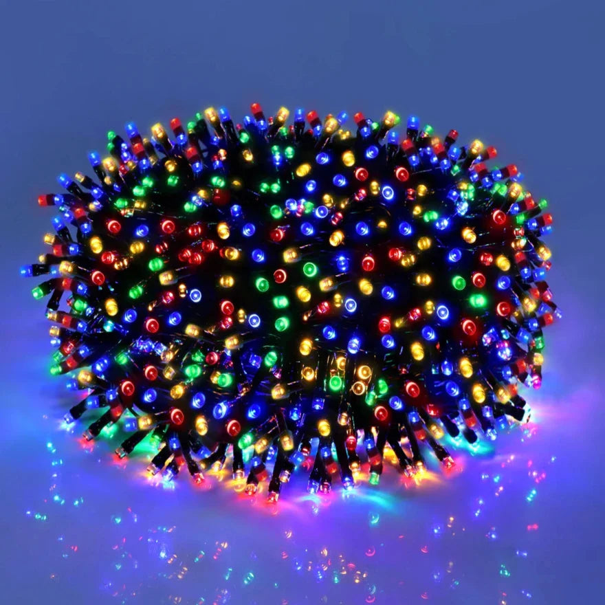 Świąteczne lampki łańcuchowe LED do dekoracji zewnętrznych. Stwórz magiczny nastrój w Boże Narodzenie.