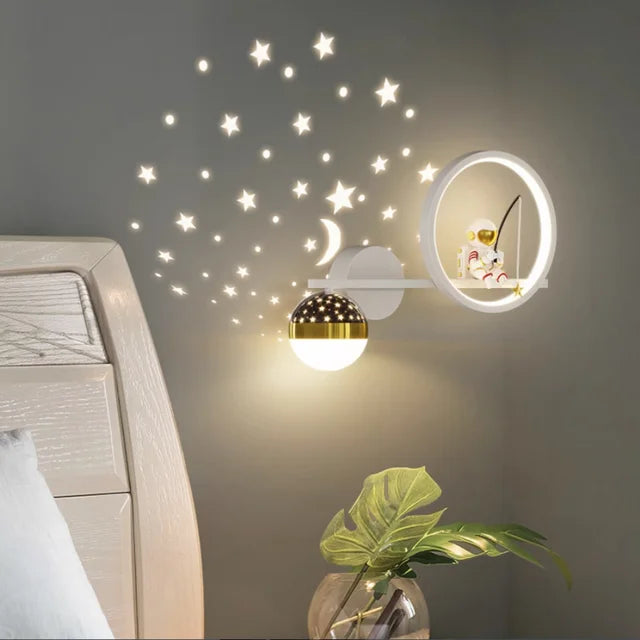 Designerska lampa ścienna dla dzieci, oświetlenie pokoju malucha. Nowoczesna, bezpieczna dekoracja do wnętrza.
