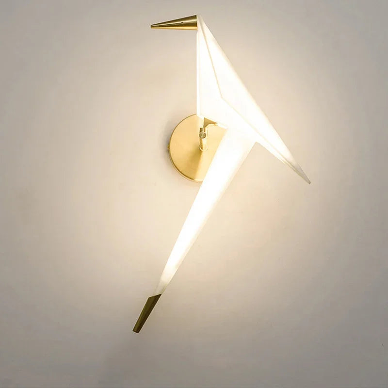 Unikalny kinkiet LED z motywem kranu i papieru. Designerska lampa ścienna, idealna do nastrojowego oświetlenia.