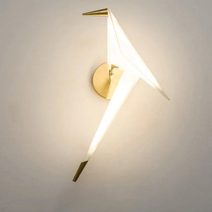 Unikalny kinkiet LED z motywem kranu i papieru. Designerska lampa ścienna, idealna do nastrojowego oświetlenia.
