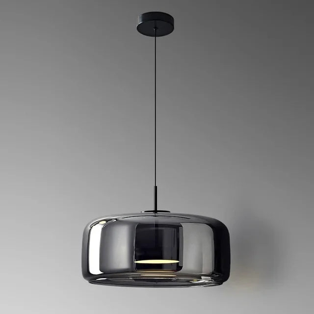 Designerska lampa wisząca szklana, idealna do salonu. Eleganckie oświetlenie sufitowe do nowoczesnych wnętrz.