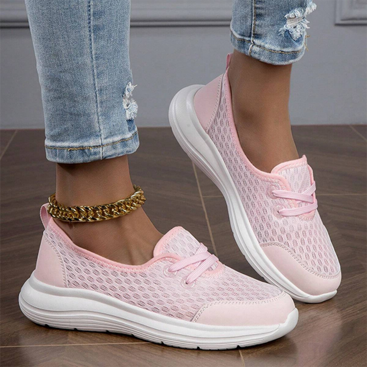 Wygodne sneakersy damskie w odcieniach szarości i niebieskiego, ujęcie pod kątem